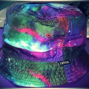 VERY CUTE EMPYRE BRAND REVERSIBLE BUCKET HAT